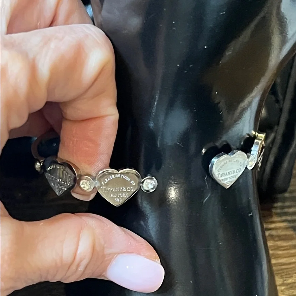 Chic Heart Charm Bracelet in Silver - Picture 4 of 4